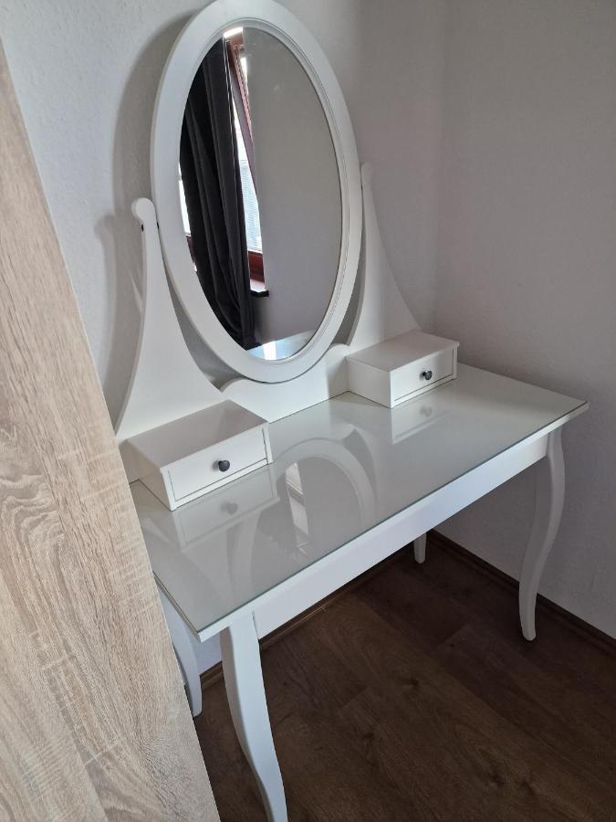 98Qm Wohnung Im Villenviertel - Voll Ausgestattet Mit Balkon Und Kamin - Wlan Gratis Wilhelmshaven Bagian luar foto