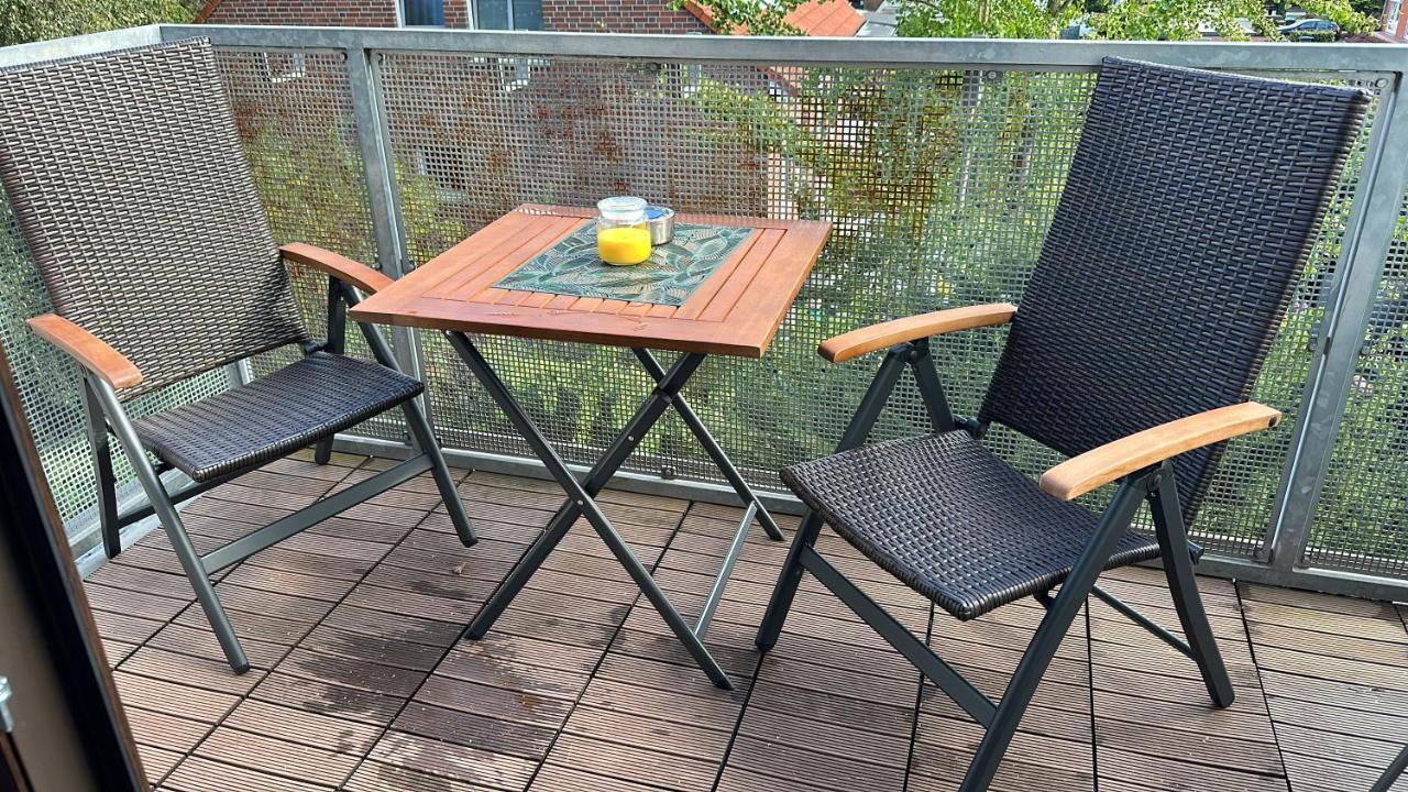 98Qm Wohnung Im Villenviertel - Voll Ausgestattet Mit Balkon Und Kamin - Wlan Gratis Wilhelmshaven Bagian luar foto