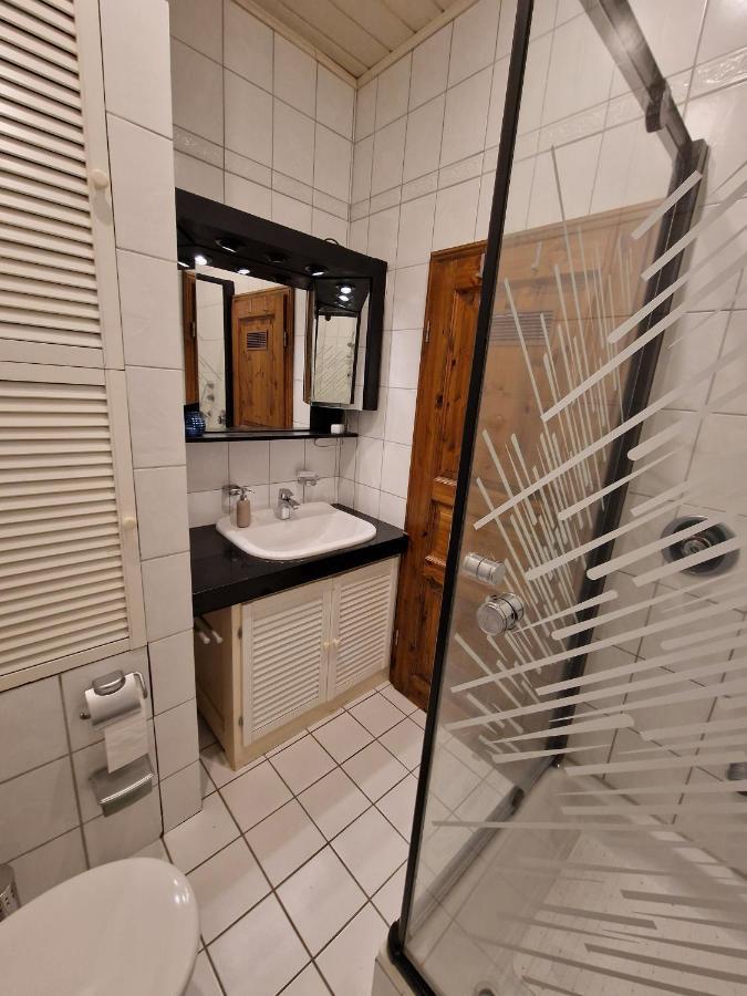 98Qm Wohnung Im Villenviertel - Voll Ausgestattet Mit Balkon Und Kamin - Wlan Gratis Wilhelmshaven Bagian luar foto