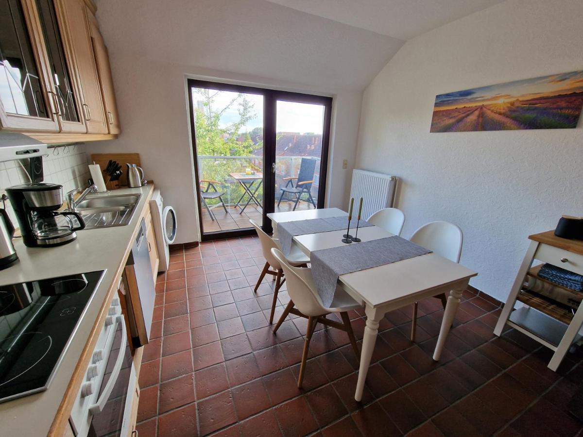 98Qm Wohnung Im Villenviertel - Voll Ausgestattet Mit Balkon Und Kamin - Wlan Gratis Wilhelmshaven Bagian luar foto