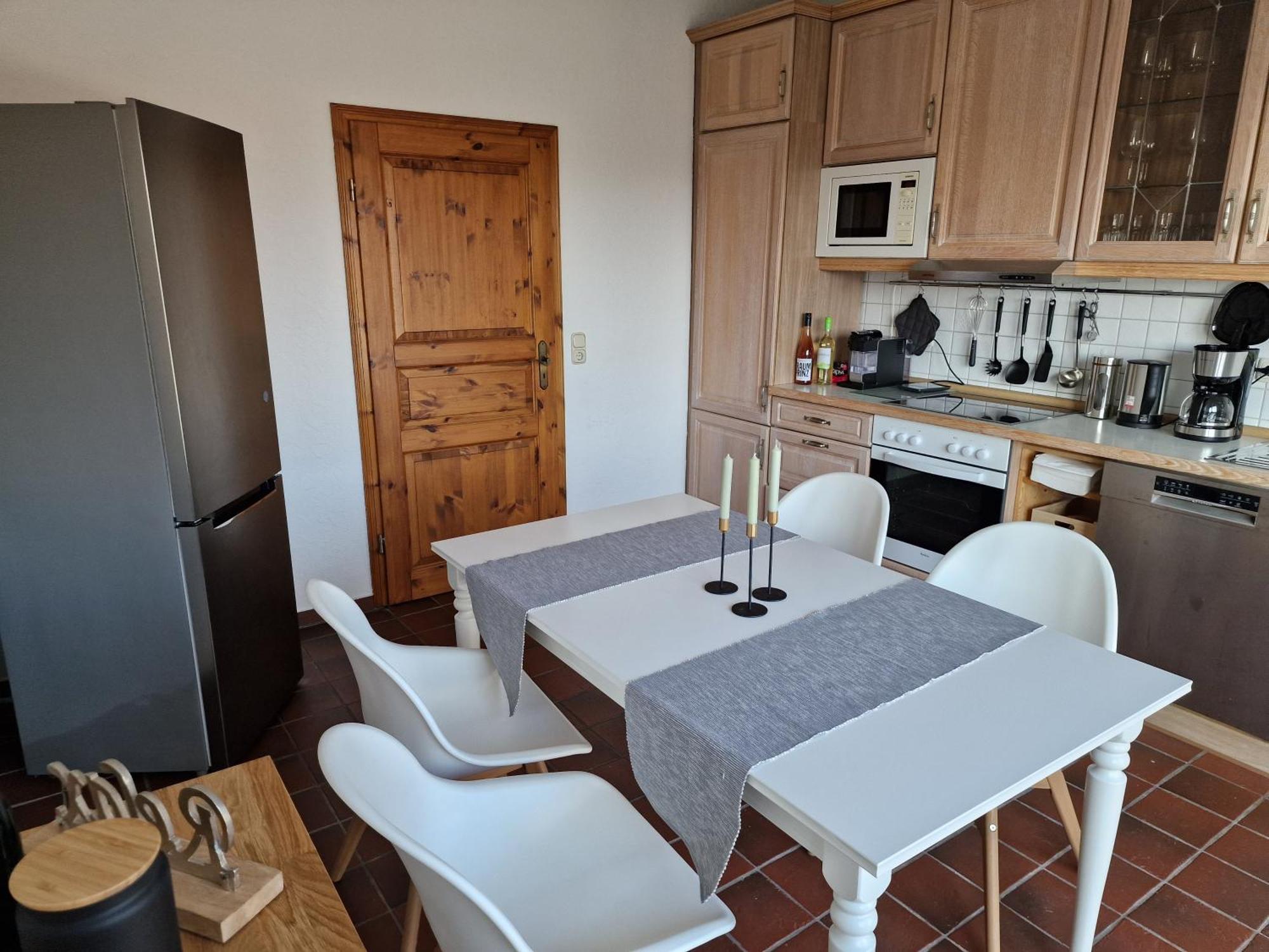 98Qm Wohnung Im Villenviertel - Voll Ausgestattet Mit Balkon Und Kamin - Wlan Gratis Wilhelmshaven Bagian luar foto